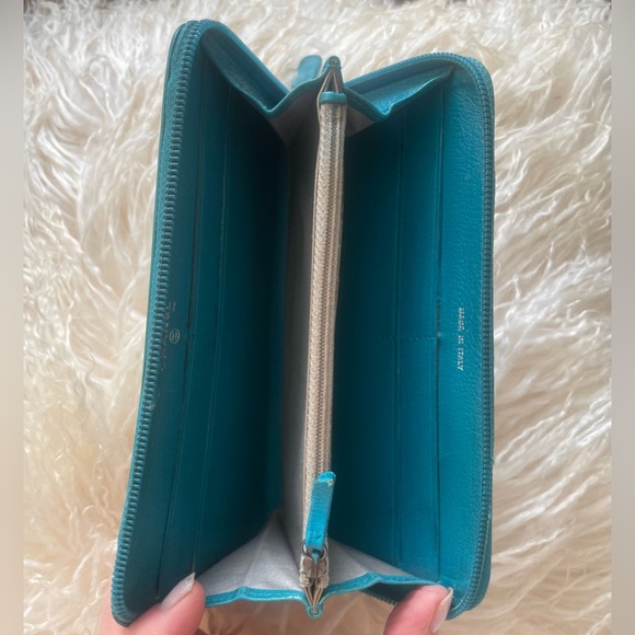 EUC Rare CHANEL "CC" Turquoise Blue Continental Zip Wallet w/Coco Chanel Jacket - Picture 5 of 8
